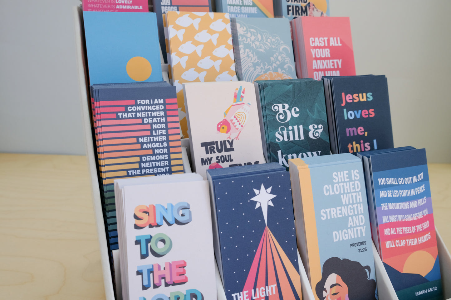 Bookmark display unit with 480 bookmarks